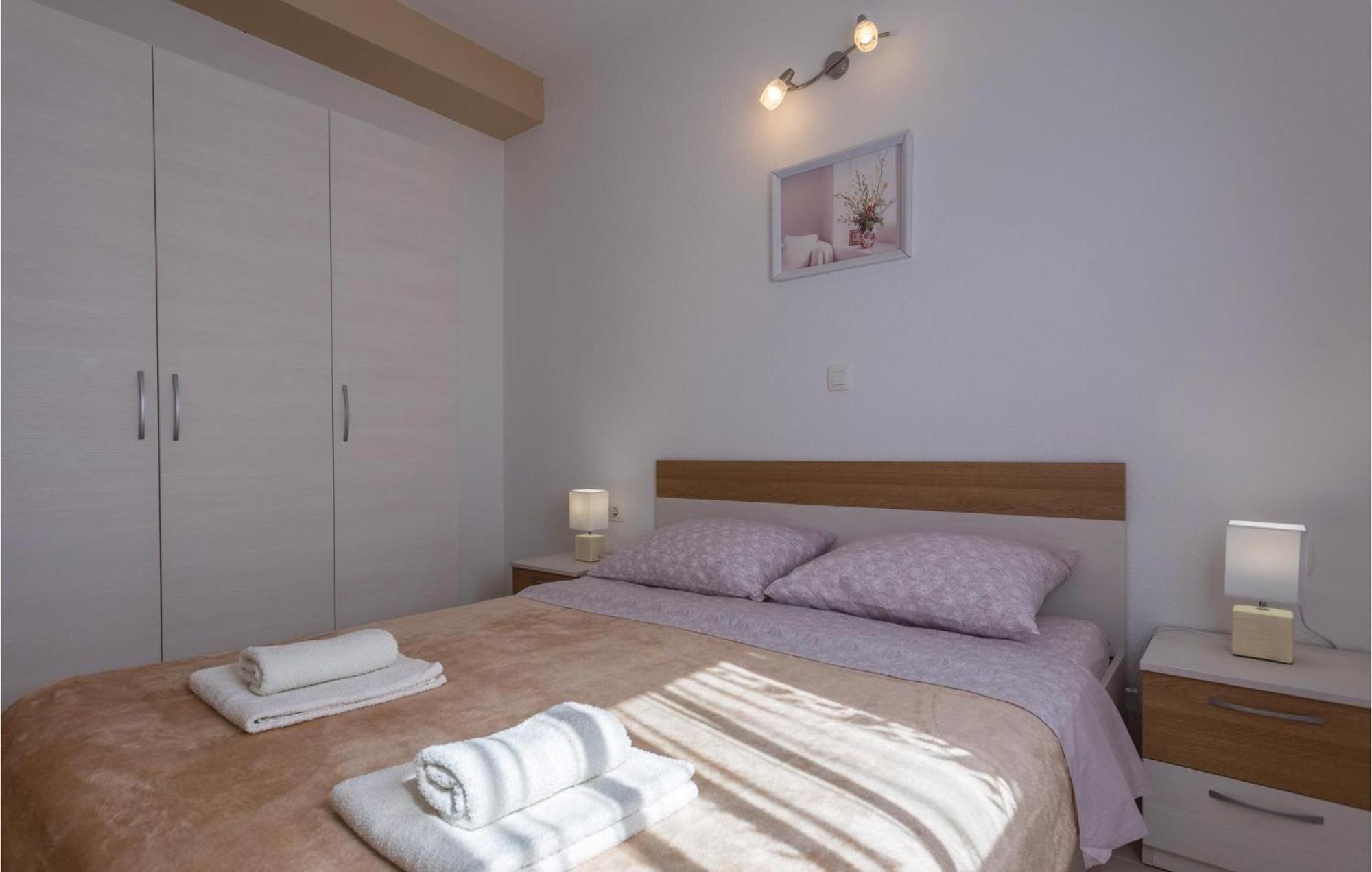One-Bedroom Apartment in Komarna Klek Buitenkant foto