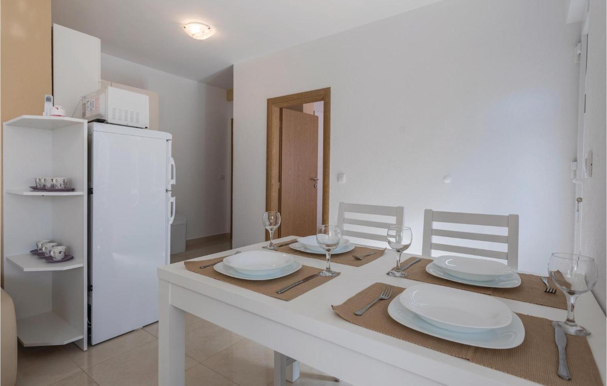 One-Bedroom Apartment in Komarna Klek Buitenkant foto