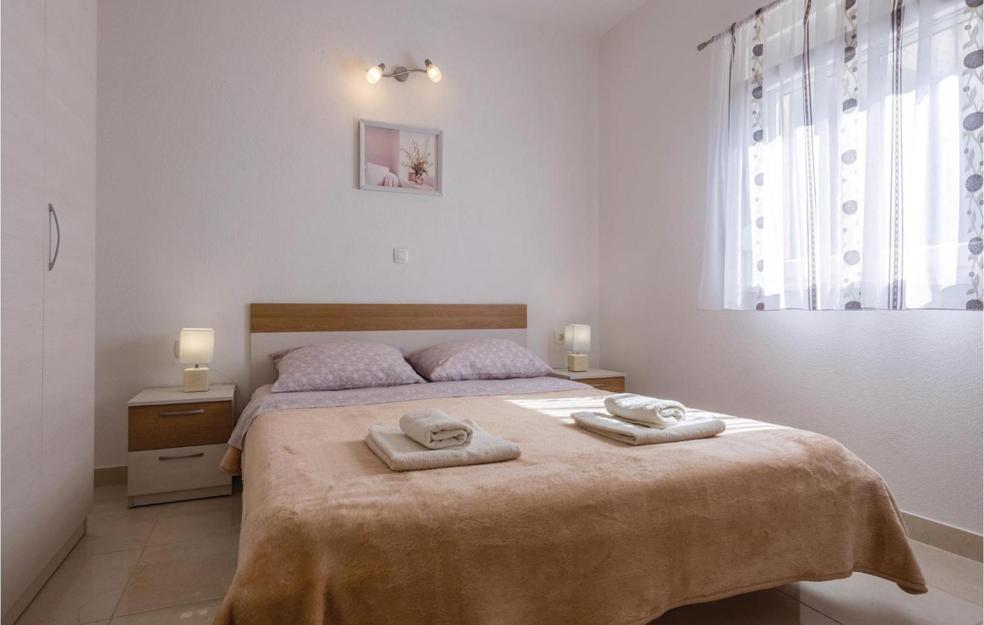 One-Bedroom Apartment in Komarna Klek Buitenkant foto