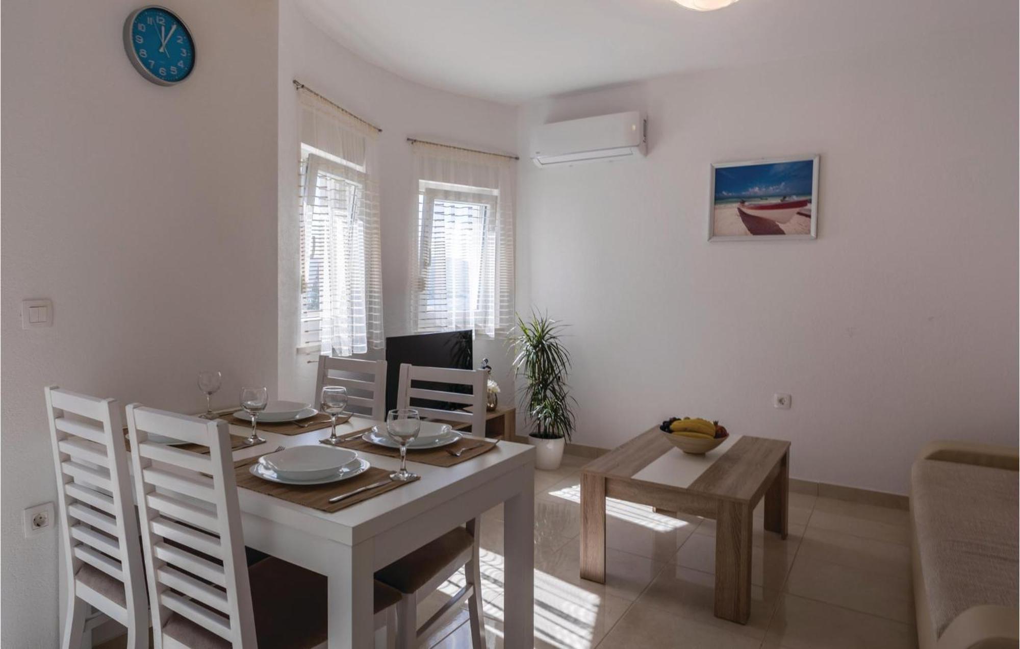 One-Bedroom Apartment in Komarna Klek Buitenkant foto