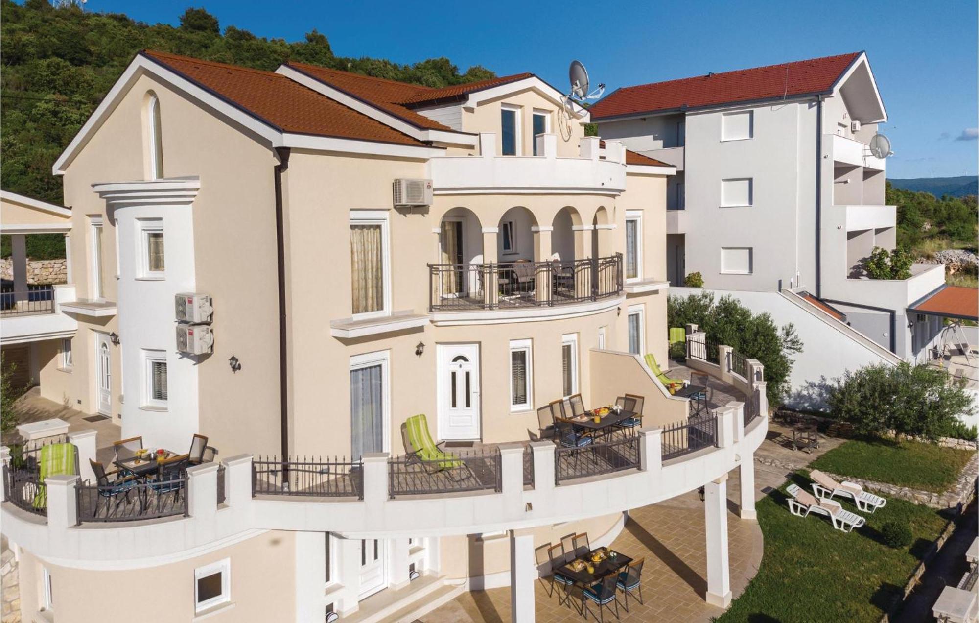 One-Bedroom Apartment in Komarna Klek Buitenkant foto