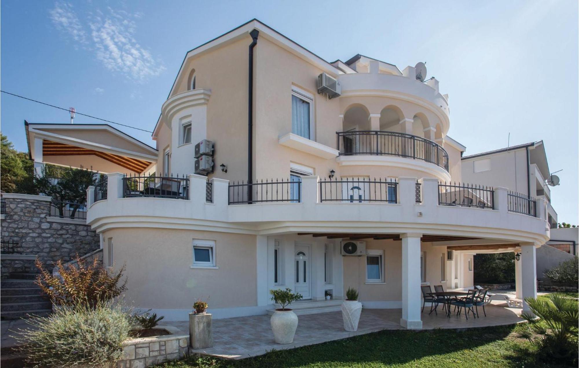 One-Bedroom Apartment in Komarna Klek Buitenkant foto